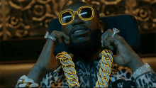 Holding My Bling Bling Gucci Mane GIF - Holding My Bling Bling Gucci Mane Dboy Style GIFs