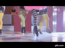 Seo In Young Dance GIF - Seo In Young Dance Raise Arms GIFs