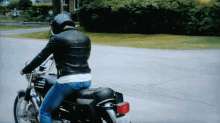 Shitts Creek Ted Mullens GIF - Shitts Creek Ted Mullens Riding Cock GIFs