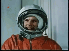 юрий гагарин полет в космос улыбка космонавт GIF