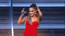Ariana Laughing GIF - Grammy Awars Grammys Ariana Grande GIFs
