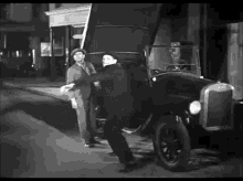 Oliver Hardy Stan Laurel GIF - Oliver Hardy Stan Laurel Cops GIFs