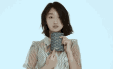 钱包 周冬雨 微笑 GIF - Purse Zhou Dong Yu Smile GIFs