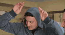 Raton Fargan GIF - Raton Fargan Hands Above Head GIFs