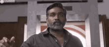 Vijay Sethupathy Surrender GIF - Vijay Sethupathy Surrender Vikram Vedha GIFs
