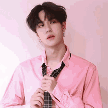 Yibo Wang Pink Suit GIF - Yibo Wang Pink Suit Tie GIFs