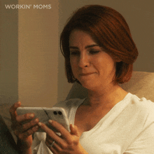 Laughing Anne GIF - Laughing Anne Workin Moms GIFs