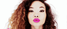 Mulher Dnado Beijo De Batom Rosa GIF - Ashley Moore Lips Pink GIFs