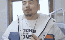 a man wearing a white shirt that says game level
