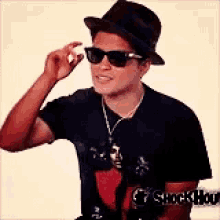 Bruno Mars Hey GIF - Bruno Mars Hey Wearing GIFs