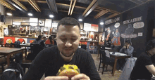 кушатьбургер естьбургер GIF - кушатьбургер естьбургер Eat Burger GIFs