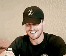 Stephen Amell Oliver Queen GIF - Stephen Amell Oliver Queen Smile GIFs