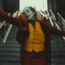Joker Joaquin Phoenix GIF - Joker Joaquin Phoenix Stairs GIFs