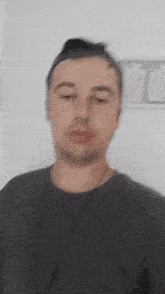 a blurry picture of a man wearing a headband on his head