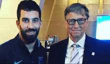 Bill Gates Arda Turan Alakasız GIF - Bill Gates Arda Turan Alakasız Ne Alaka GIFs