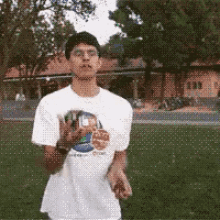 Watch This Guy Solve A Rubik'S Cube While Juggling! GIF - Juggle Rubiks Cube Extreme GIFs
