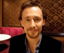 Tom GIF - Tom Hiddleston Grin Face Grin GIFs