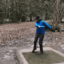 disc golf frisbee trick shot throw