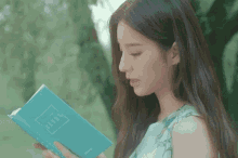 Heejin Pretty GIF - Heejin Pretty Reading GIFs