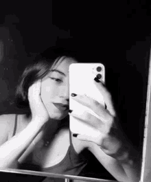 Saime Mirror Selfie GIF - Saime Mirror Selfie Smile GIFs