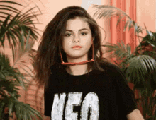 Paz Pas Fica Bem Na Boa GIF - Selena Peace Becool GIFs