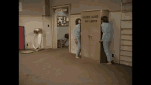 Laverne And Shirley Fat City Holiday GIF - Laverne And Shirley Fat City Holiday Tied Up GIFs
