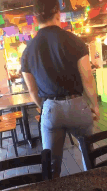 All That Ass Thicc GIF - All That Ass Thicc Thick Waiter GIFs