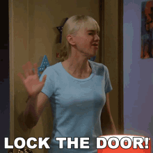 Lock The Door Christy GIF - Lock The Door Christy Anna Faris GIFs