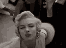 Pupic GIF - Marilyn Monroe Kiss Msooch GIFs