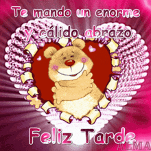 a picture of a teddy bear hugging a heart with the words te mando un enorme y calido abrazo