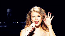 Taylor Swift Wave GIF - Taylor Swift Wave Hi GIFs