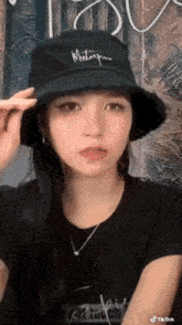 Mina Oh Mina Hold On GIF - Mina Oh Mina Hold On Mina Wait GIFs