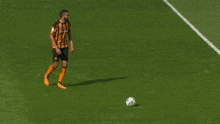 a soccer player wearing a jersey with the number 21 on it