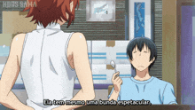 a man is holding a spoon in front of a woman with the words ela tem mesmo uma bunda espetacular