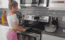 Alinity Cooking GIF - Alinity Cooking Love GIFs