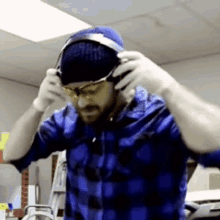 Jared Darcey Jared Darcey Ear Protectors GIF - Jared Darcey Jared Darcey Ear Protectors Ear Protectors GIFs