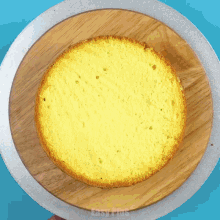a yellow cake sitting on a wooden cutting board with easy tips written on it