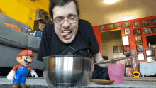 Pour Water Ricky Berwick GIF - Pour Water Ricky Berwick Cooking GIFs
