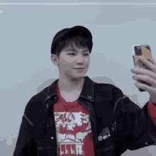 Woozi Woozi Selfie GIF - Woozi Woozi Selfie Woozi Phone GIFs