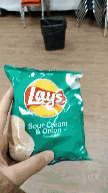 Sour Cream And Onion Lays Chips GIF - Sour Cream And Onion Lays Chips Salt And Vinegar Is Better GIFs