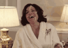 Julia Louis-dreyfus GIF - Julia Louis Dreyfus Hilarious Laughing GIFs