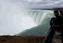Tourist Niagara Falls GIF - Tourist Niagara Falls Waterfall GIFs