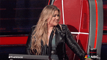 Laughing Gwen Stefani GIF - Laughing Gwen Stefani The Voice GIFs
