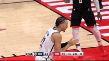 a basketball game is being played between the rockets and the bkn