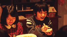 reo uchikawa eating dinner chopsticks pointing