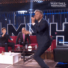 Bailando Dani Martínez GIF - Bailando Dani Martínez Martínez Y Hermanos GIFs