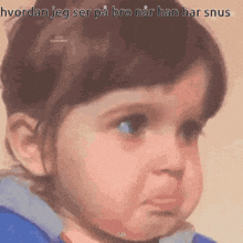 a close up of a child 's face with the words " hvordan jeg ser på bro har han har snus " written above it