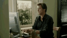 Typing Jim Carrey GIF - Typing Jim Carrey Bruce Almighty GIFs