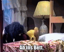 Grobi Geht Ins Bett GIF - Grobi Bett Sesamstraße GIFs