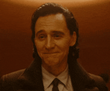 Loki Tom Hiddleston GIF - Loki Tom Hiddleston Smiling GIFs
